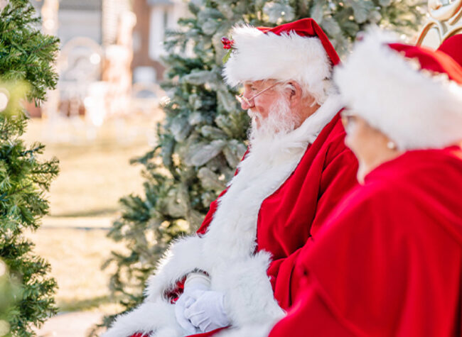 Santa and Mrs Claus enjoy Christmas in Le Mars Iowa